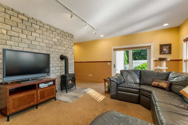 9 Quinn Road, Hancock, NH 03449