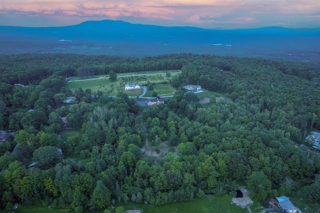 9 Quinn Road, Hancock, NH 03449