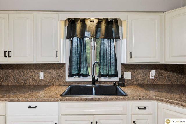 5712 S 107 Street, Omaha, NE 68127