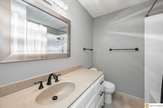 5712 S 107 Street, Omaha, NE 68127