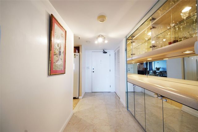 2480 Presidential Way 1903, West Palm Beach, FL 33401