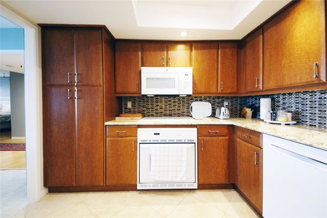 2480 Presidential Way 1903, West Palm Beach, FL 33401