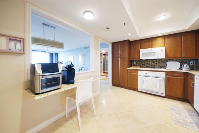 2480 Presidential Way 1903, West Palm Beach, FL 33401