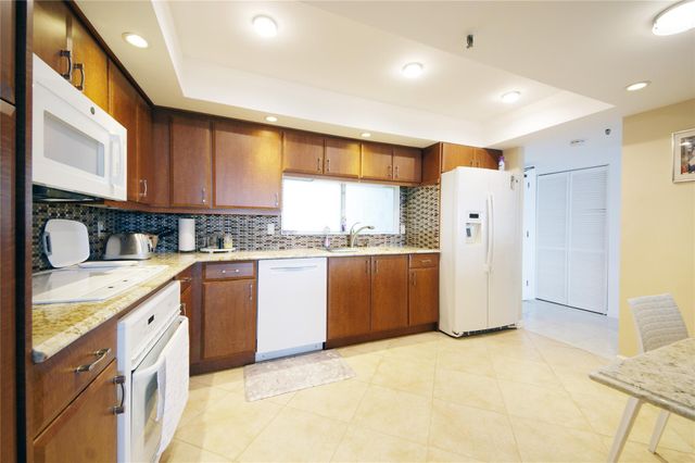 2480 Presidential Way 1903, West Palm Beach, FL 33401