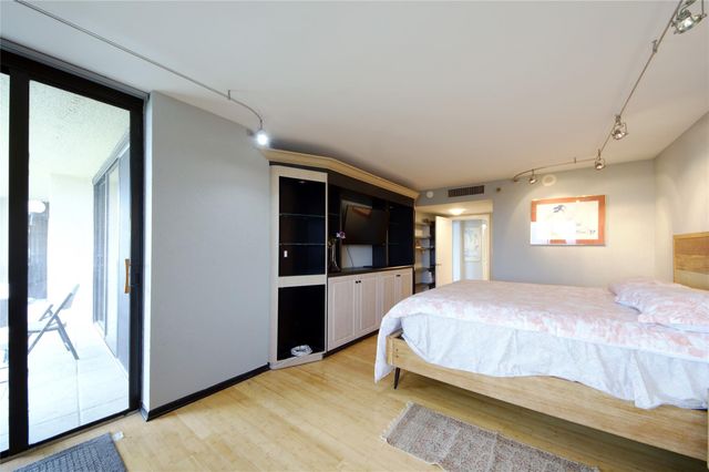 2480 Presidential Way 1903, West Palm Beach, FL 33401