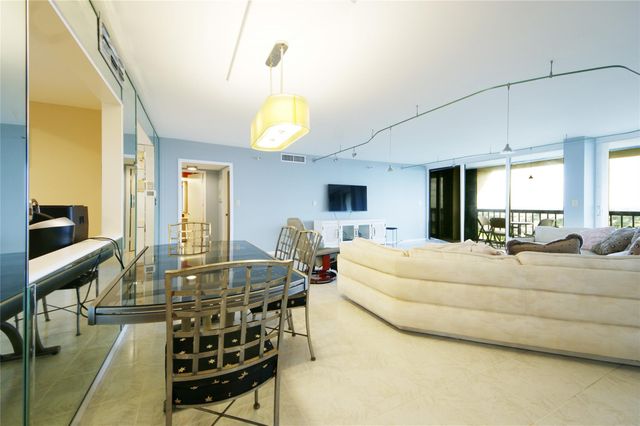 2480 Presidential Way 1903, West Palm Beach, FL 33401