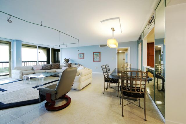 2480 Presidential Way 1903, West Palm Beach, FL 33401