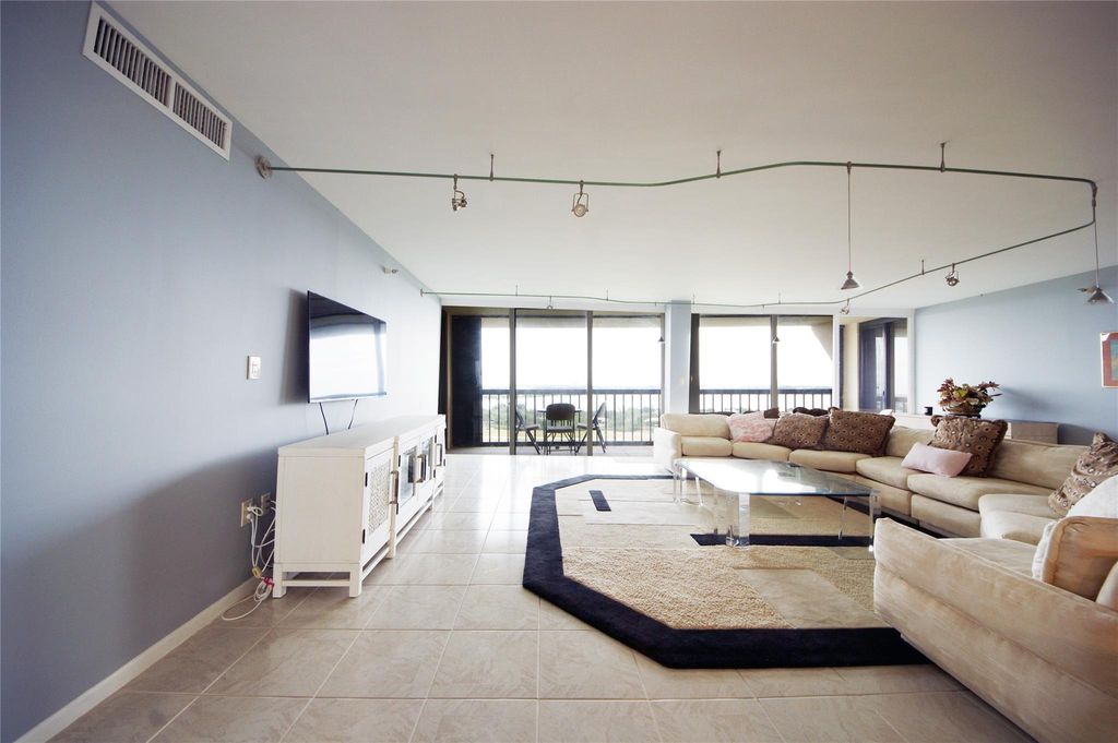 2480 Presidential Way 1903, West Palm Beach, FL 33401