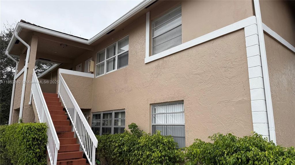 1006 Twin Lakes Dr 20-E, Coral Springs, FL 33071