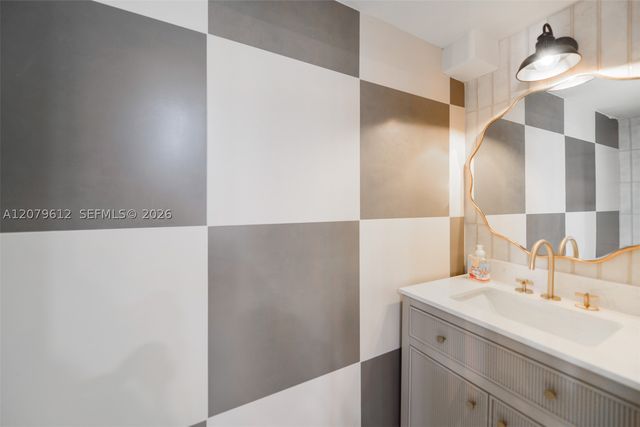 17800 Atlantic Blvd PH14, Sunny Isles Beach, FL 33160