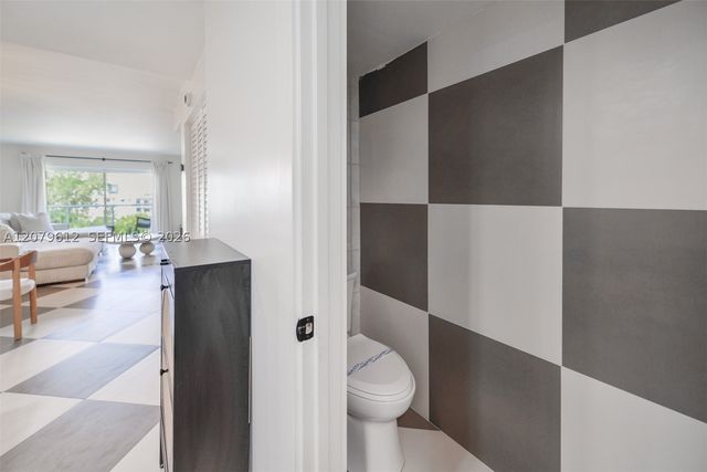 17800 Atlantic Blvd PH14, Sunny Isles Beach, FL 33160