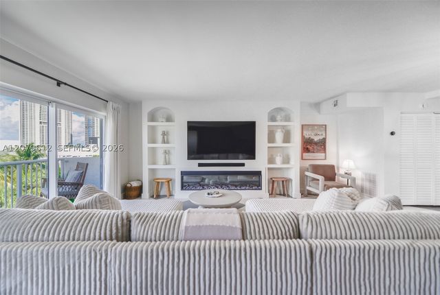 17800 Atlantic Blvd PH14, Sunny Isles Beach, FL 33160