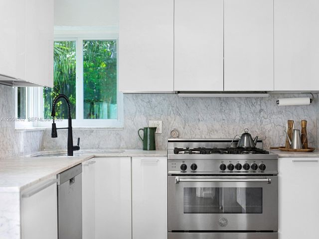 830 NE 83rd St, Miami, FL 33138