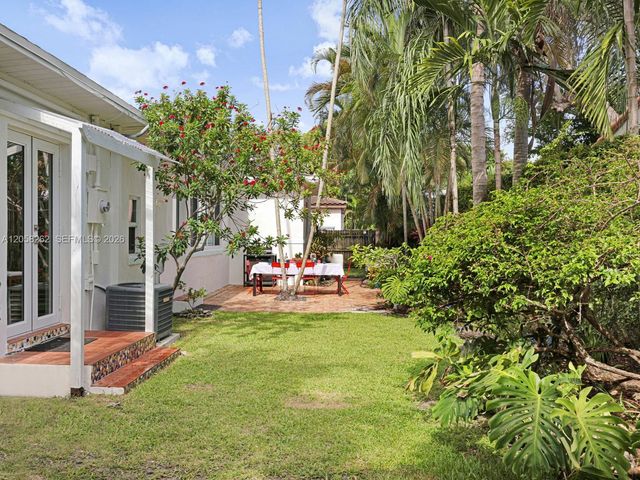 830 NE 83rd St, Miami, FL 33138