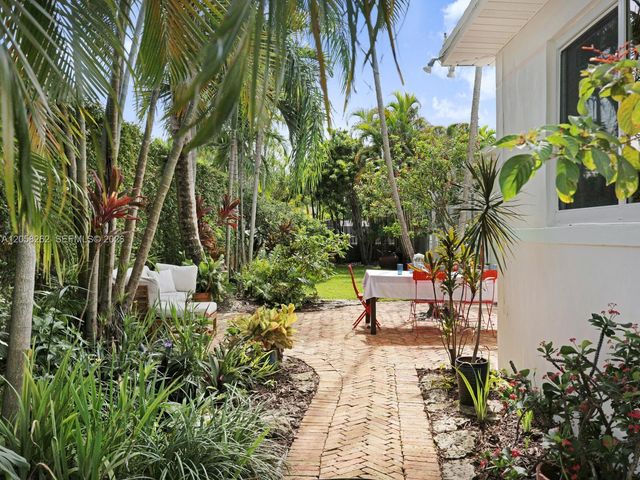 830 NE 83rd St, Miami, FL 33138