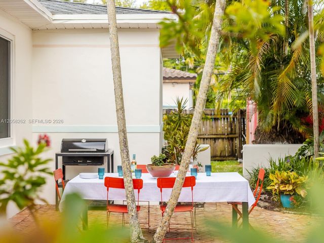 830 NE 83rd St, Miami, FL 33138