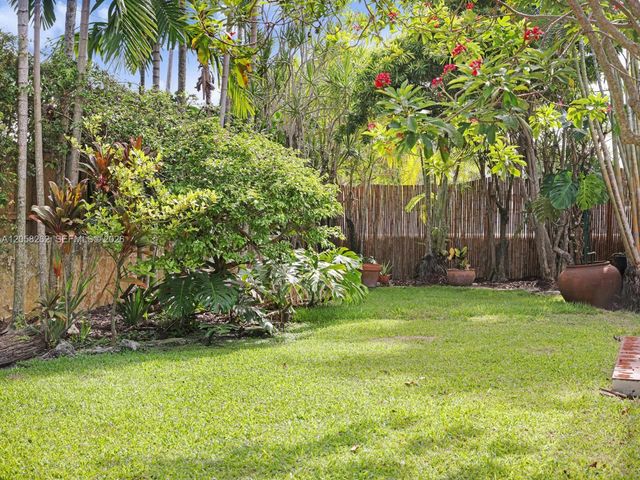 830 NE 83rd St, Miami, FL 33138