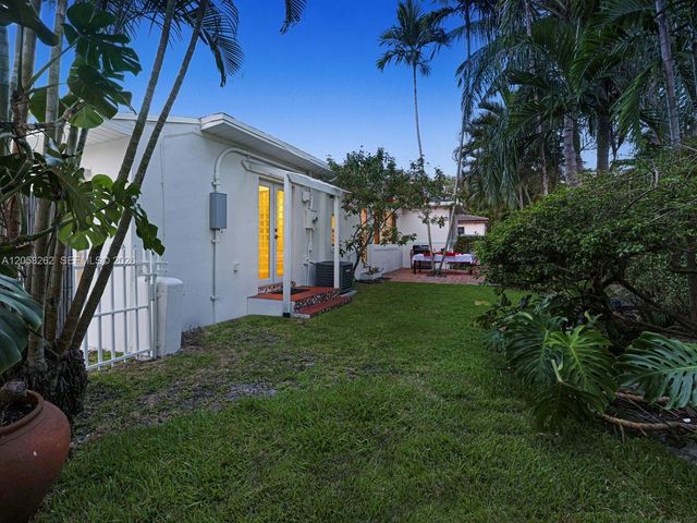 830 NE 83rd St, Miami, FL 33138