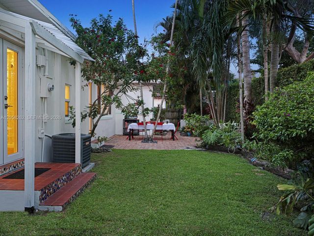 830 NE 83rd St, Miami, FL 33138