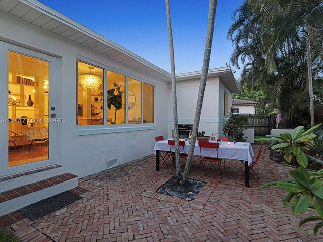 830 NE 83rd St, Miami, FL 33138