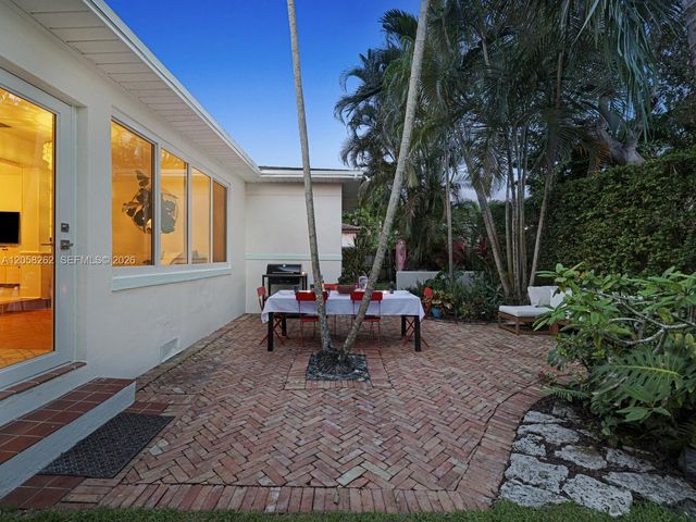 830 NE 83rd St, Miami, FL 33138