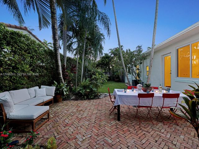 830 NE 83rd St, Miami, FL 33138