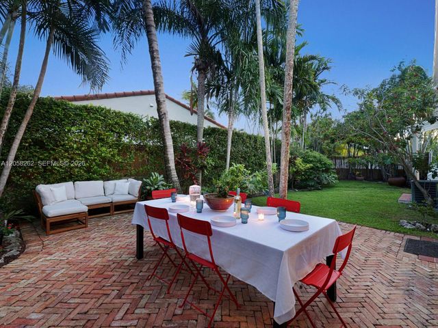 830 NE 83rd St, Miami, FL 33138