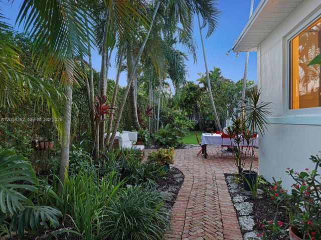 830 NE 83rd St, Miami, FL 33138