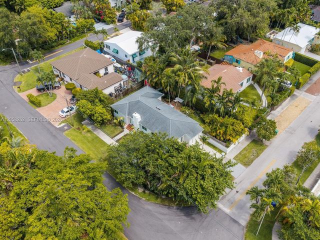 830 NE 83rd St, Miami, FL 33138