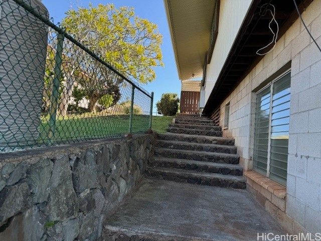 99-706 Kealaluina Drive, Aiea, HI 96701