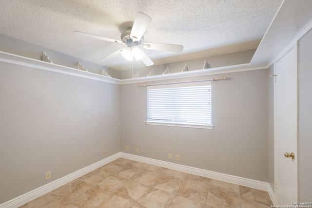 9839 DIAMOND CLIFF DR, Helotes, TX 78023