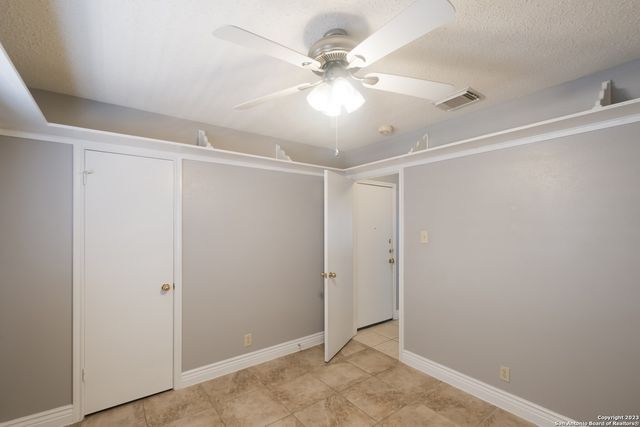 9839 DIAMOND CLIFF DR, Helotes, TX 78023