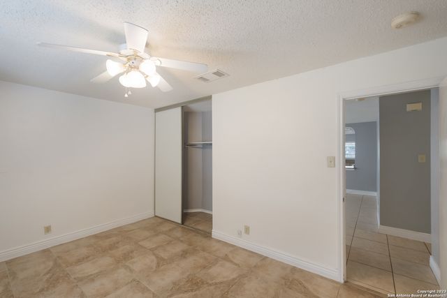 9839 DIAMOND CLIFF DR, Helotes, TX 78023