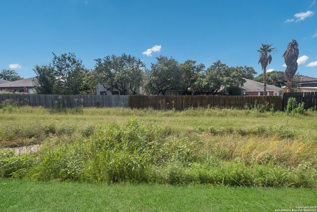 9839 DIAMOND CLIFF DR, Helotes, TX 78023