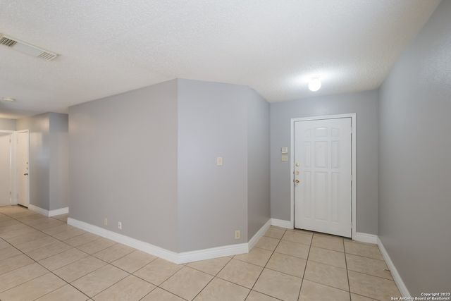 9839 DIAMOND CLIFF DR, Helotes, TX 78023