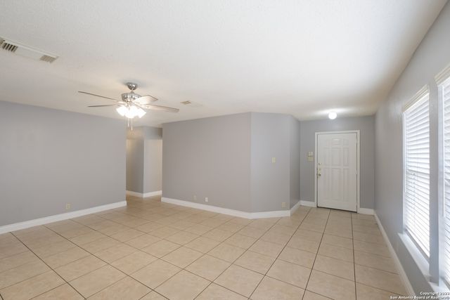 9839 DIAMOND CLIFF DR, Helotes, TX 78023