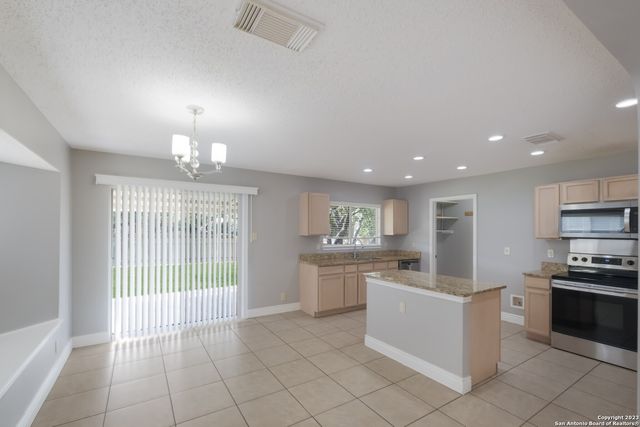 9839 DIAMOND CLIFF DR, Helotes, TX 78023