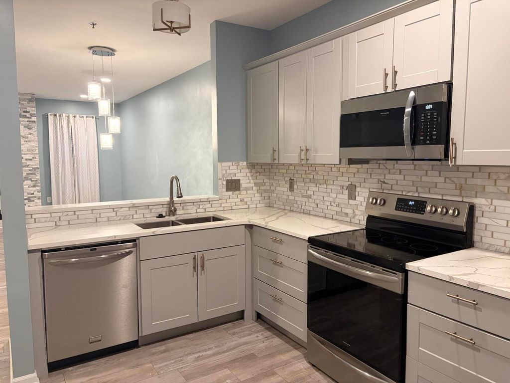 25582 Saint James, Southfield, MI 48075
