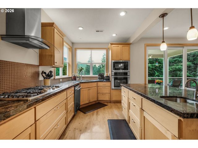 21626 GLAZE Rd, Veneta, OR 97487