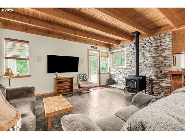 21626 GLAZE Rd, Veneta, OR 97487
