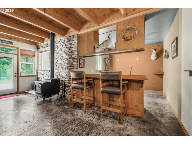 21626 GLAZE Rd, Veneta, OR 97487