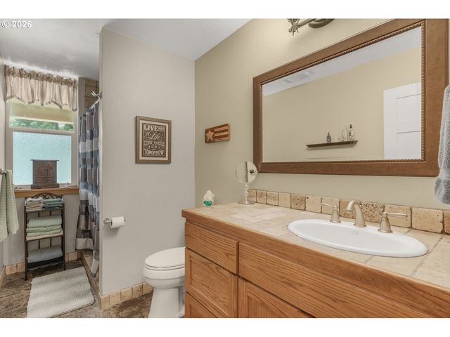 21626 GLAZE Rd, Veneta, OR 97487