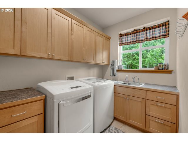 21626 GLAZE Rd, Veneta, OR 97487