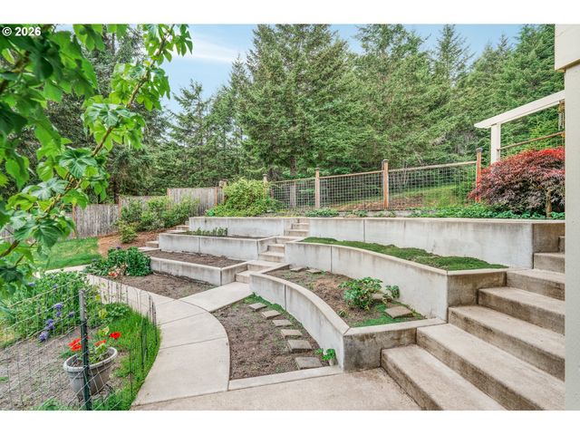 21626 GLAZE Rd, Veneta, OR 97487