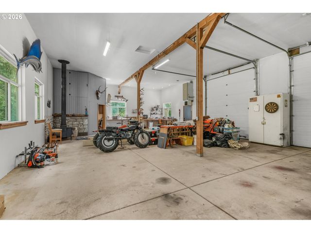 21626 GLAZE Rd, Veneta, OR 97487