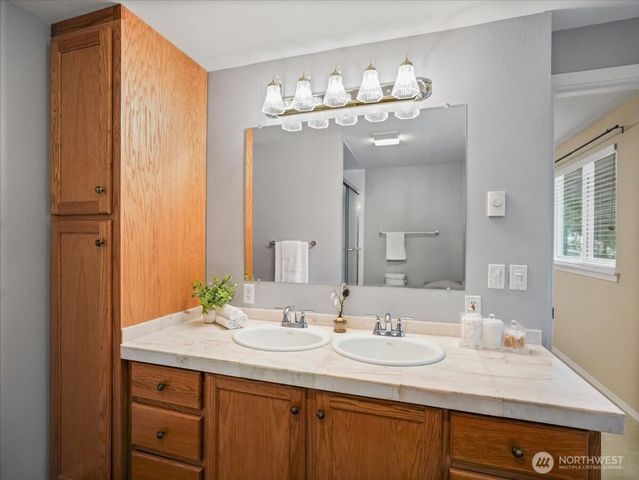 17649 SE 297th Place, Kent, WA 98042