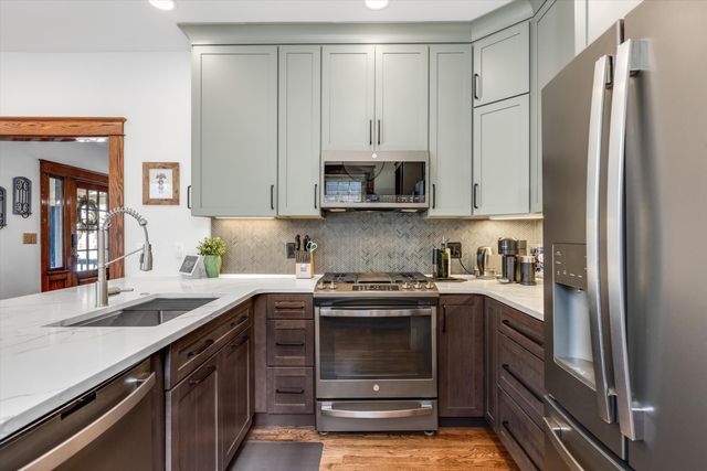 52 Devonshire Road, Pleasant Ridge, MI 48069