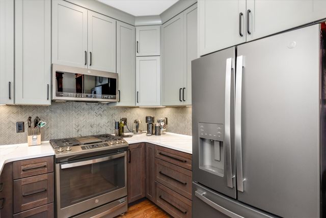 52 Devonshire Road, Pleasant Ridge, MI 48069