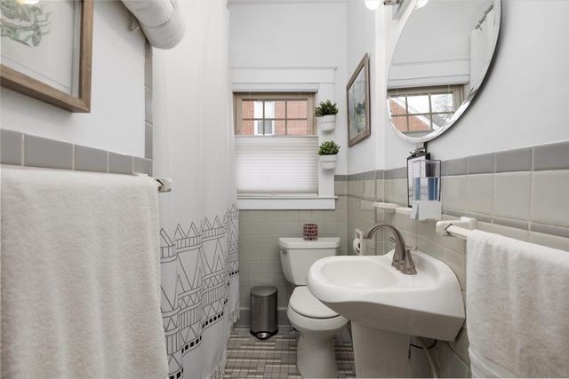 52 Devonshire Road, Pleasant Ridge, MI 48069