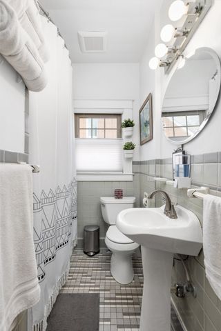 52 Devonshire Road, Pleasant Ridge, MI 48069